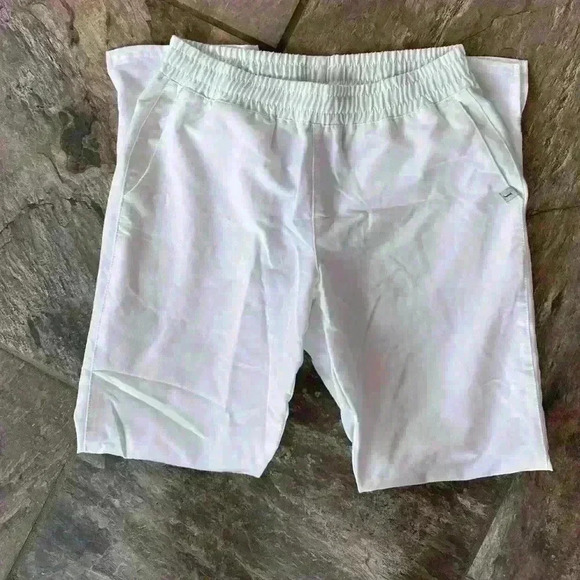 Jaanuu Essential Relaxed Medical Pant |
White | Size Small Scrub Pants - Picture 2 of 3